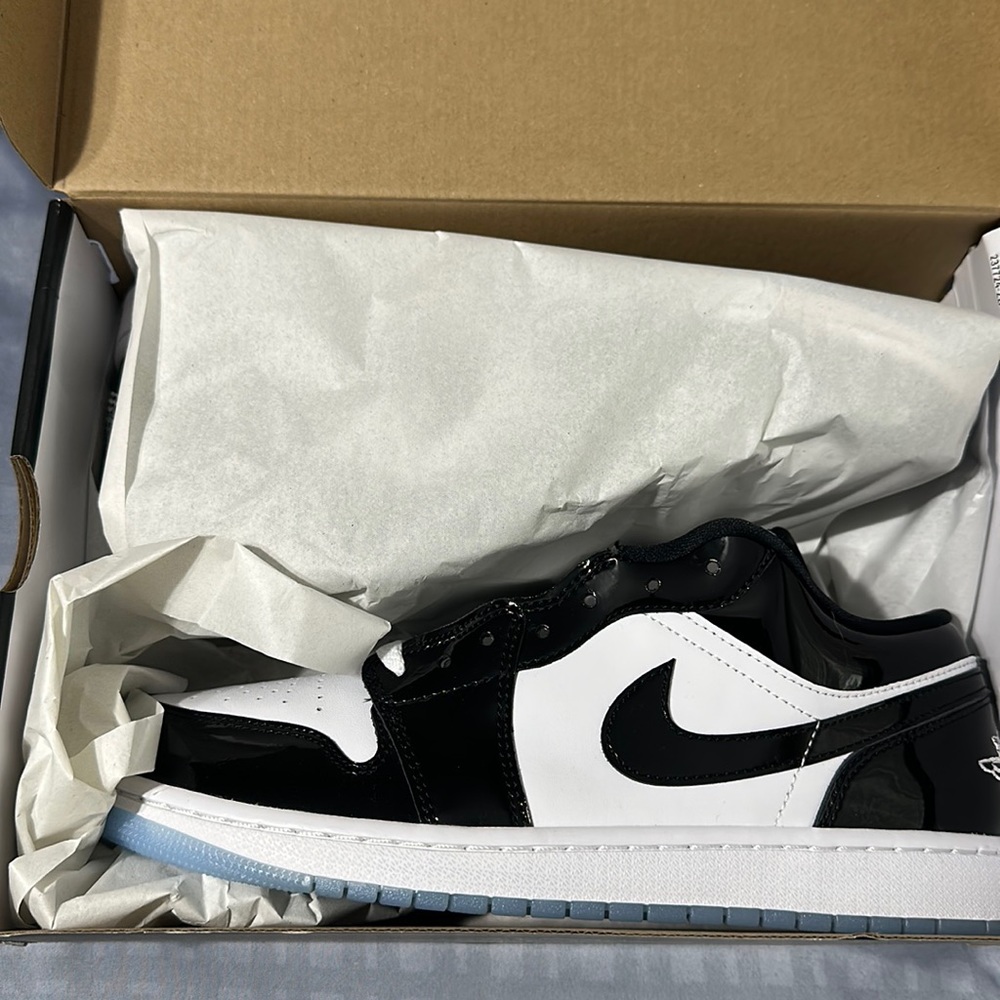 Jordan 1 low white/black brand new